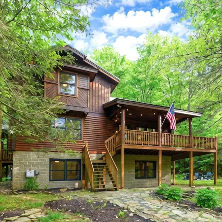 Logged & Loaded Cabin! 9Min to WISP! Hot tub, fire pit! Pets! EV charger!