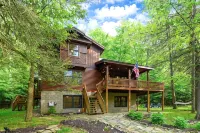 Logged & Loaded Cabin! 9Min to WISP! Hot tub, fire pit! Pets! EV charger! - 4성급