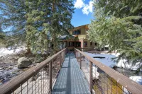 Creekside Luxury Retreat • 8Br • Walk to Shops, Dining & Shuttle • Sleeps 22 - 4-Star