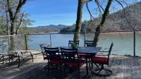 Waterfront home on Shasta Lake- Bar, Pool Table, Hot Tub, Boat Parking - 4-Star