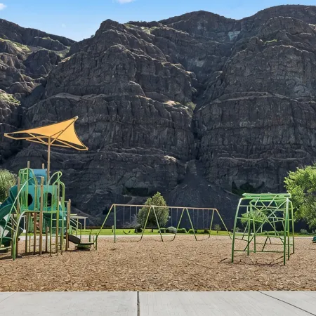 #161 Condo near large pool & shuttle to Gorge Amp-book separately