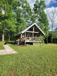 Reel Simple Lakefront Cabin Has Kayaks for Guests to Enjoy on the Lake! - シャレー