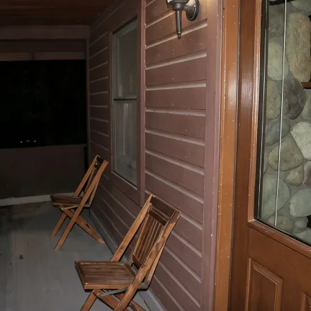 Creekside Cabin Getaway