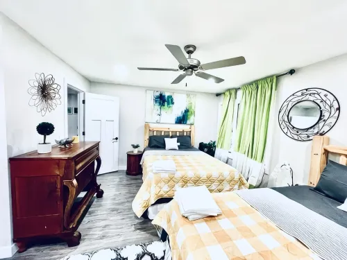 Experience Luxury, Leisure, and Lakefront Living for the Whole Family. - Wifi