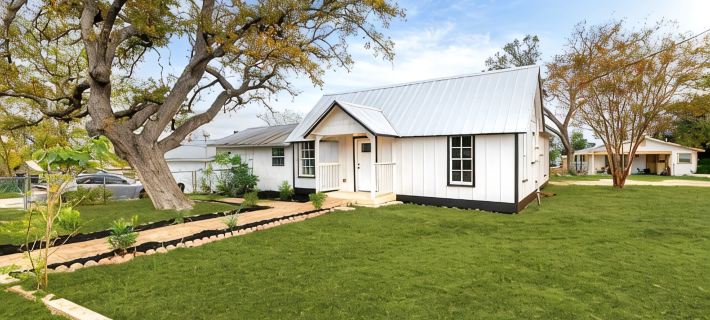 Charming Getaway in Comfort, TX - Relax, Recharge, Explore - Texas Wine Country Hotels in Kendall County