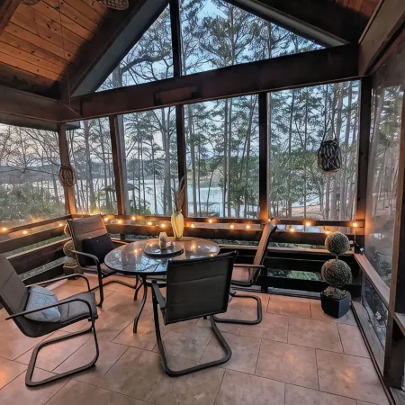 Cozy 3-bedroom lakefront cottage in beautiful Clemson, SC