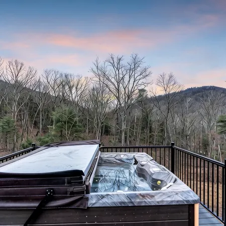 Dreamtime Hillside Cabin w/ hot tub, fire pit, expansive deck