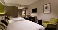The Glen Hotel and Suites - bar