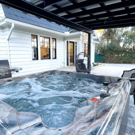 Renovated Dutch Colonial Home in Ocala ❤️ + Pet Friendly