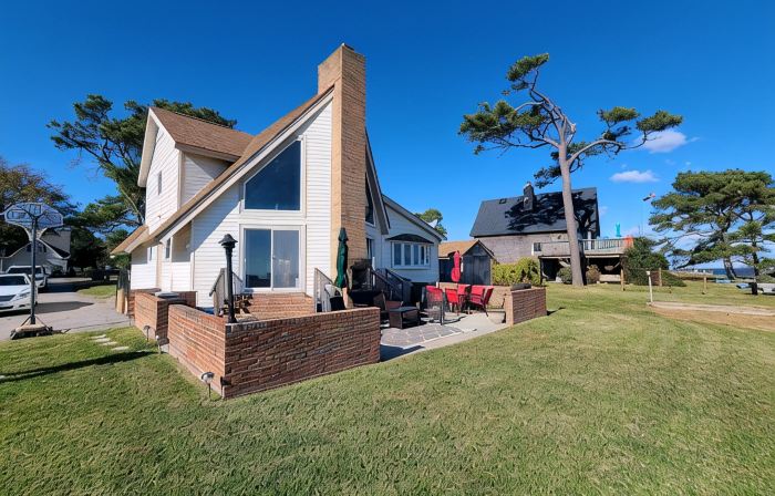 Beautiful Waterfront Vacation Rental on the Currituck Sound