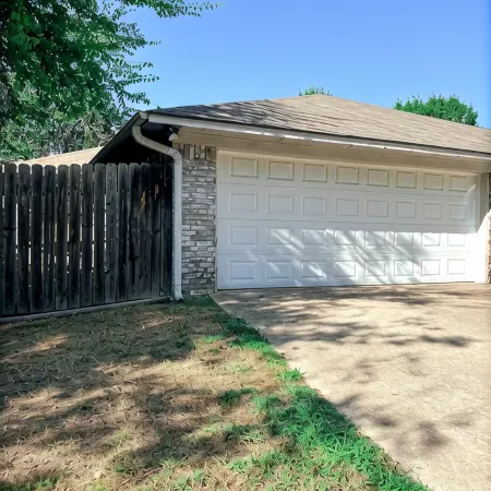 Cozy 2 bedroom 2 bath duplex near UT Tyler!