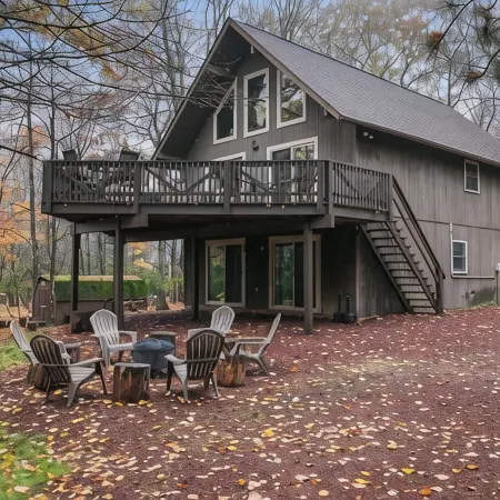 3-story Cabin in the Woods! Lake Harmony, 5BR, Firepit, Game Room, Wi-Fi, Deck