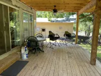 Romantic Cabin for Two! 12 miles to Schlitterbahn/New Braunfels, Gruene Texas. - Hytter
