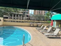 Dazzling Waikiki Apt Sleeps 7-excellent A/C & PARKING included - Bungalow