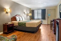 Econo Lodge Inn & Suites - 2-Star
