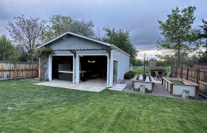 Cozy 3Br Home with AC, Hot Tub & Walkable Restaurants