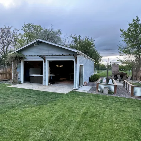 Cozy 3Br Home with AC, Hot Tub & Walkable Restaurants