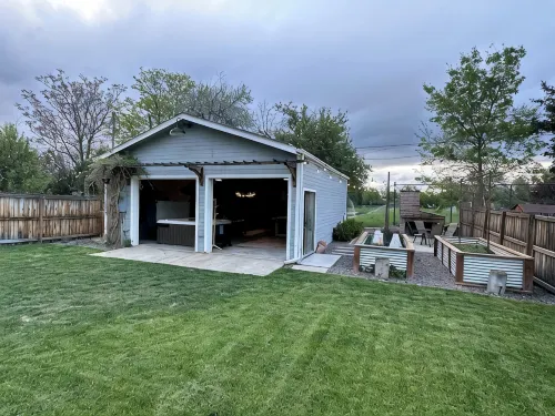 Cozy 3Br Home with AC, Hot Tub & Walkable Restaurants - 3-Star