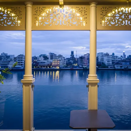 Amdaeng Bangkok Riverside Hotel