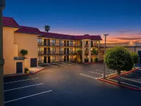 Rancho San Diego Inn & Suites - Pet friendly
