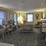 Country Living Inn - parking