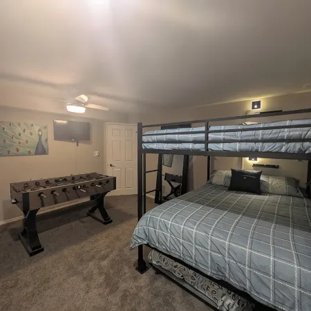 Luxury Basement Apartment with Private Entrance. Play with Farm Animals!