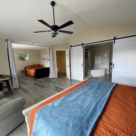 "BEAUTIFUL VIEWS" 5 Bed/3.5 Bath Sparks/Reno Lake Home - sleeps 20