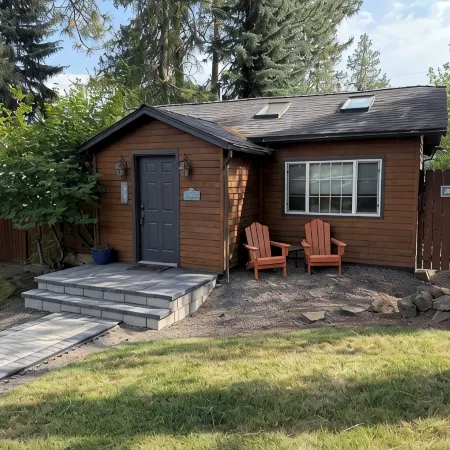 Trendy West Side │Walk to Breweries & Food Carts │Hot Tub │Fenced Outdoor Space