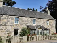 Rathmhor - lovingly restored traditional stone house in Cairngorms National Park - 3-Star