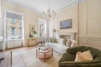 Modern Comfort in a Classic Bath Setting - VAT Q - Apartments