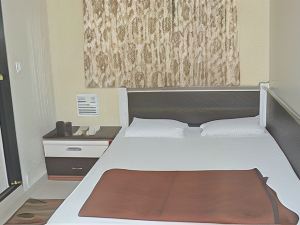 Hotel Shiv Swapnapurti Lodging