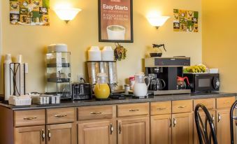 Econo Lodge Drums - Housity