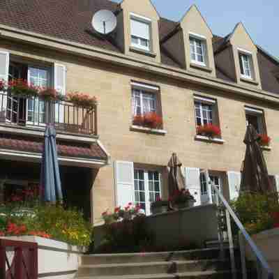 Logis Hôtel-Restaurant Les Airelles Hotel Exterior