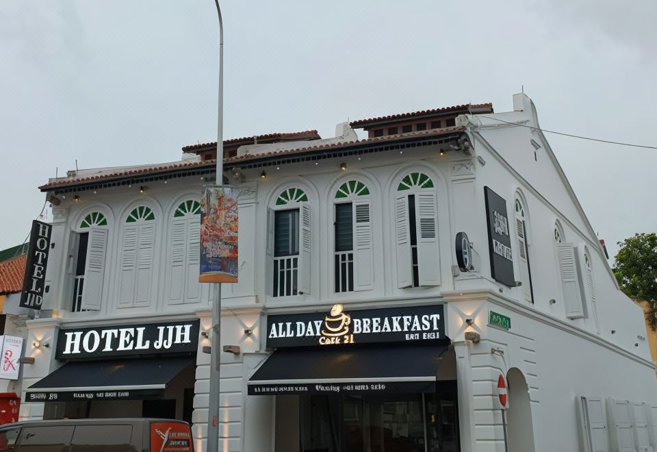 2. HOTEL JJ..