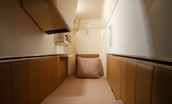 Male Only Capsule Hotel&Spa the Nell