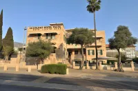 The Colony Hotel