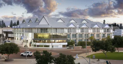 Ocean Centre Hotel Hotels near Seacrest Shopping Centre