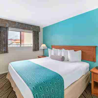 Howard Johnson Suites by Wyndham San Diego Chula Vista/BayFt Rooms