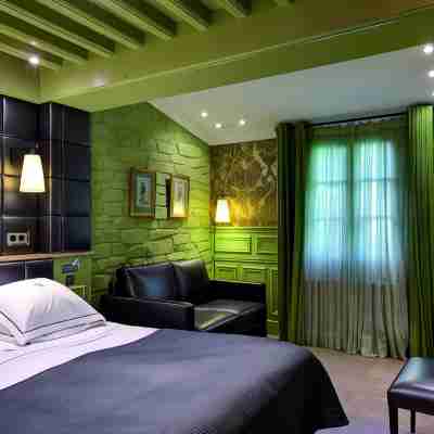 Hotel du Chateau et Spa Carita Rooms