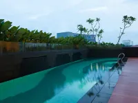 Hotel Santika Radial Palembang - Pool