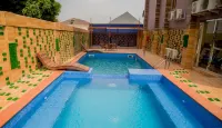 Maxbe Continental Hotel - Pool
