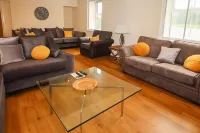 Bramall House Hotels in Felliscliffe