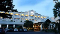 Puri Senyiur Hotel Hotels near Magistra Institute