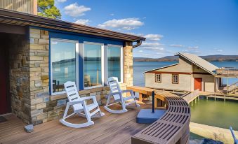 Luxurious Lakefront Paradise in Scottsboro w/ Dock