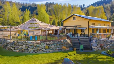 Strawhouse Resorts Hotels in Junction City