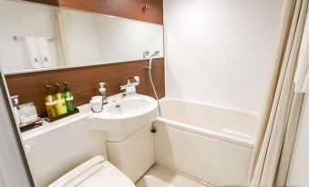 2. Hotel Li..