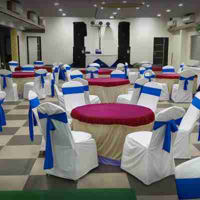Raadhey Guest Inn Dining/Meeting Rooms