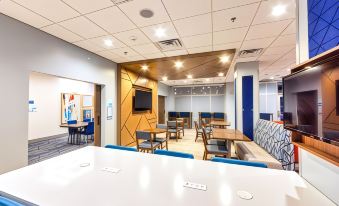 Holiday Inn Express & Suites Harrisonburg – University Area