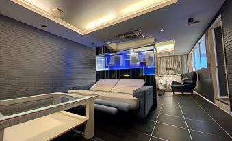 1. Hotel Fe..