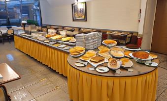 1. Hotel Da..